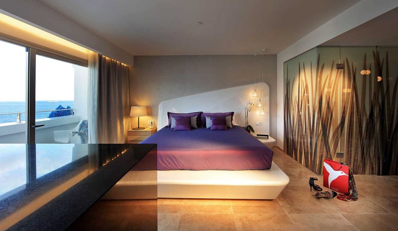 USHUAIA - ANYTHING CAN HAPPEN SUITE  BED